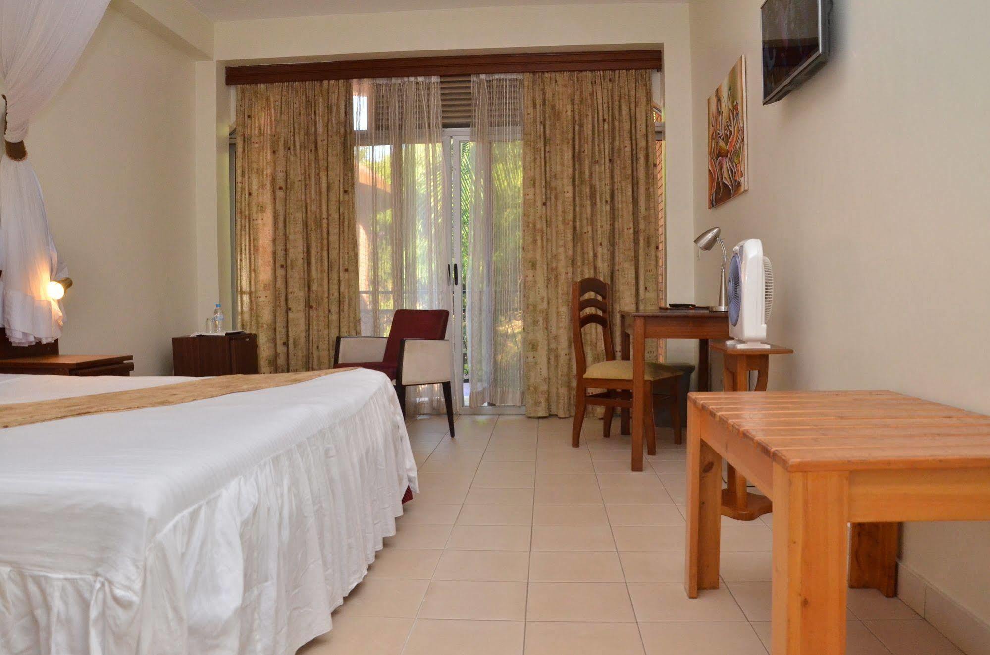 Hotel Chez Lando Kigali Esterno foto