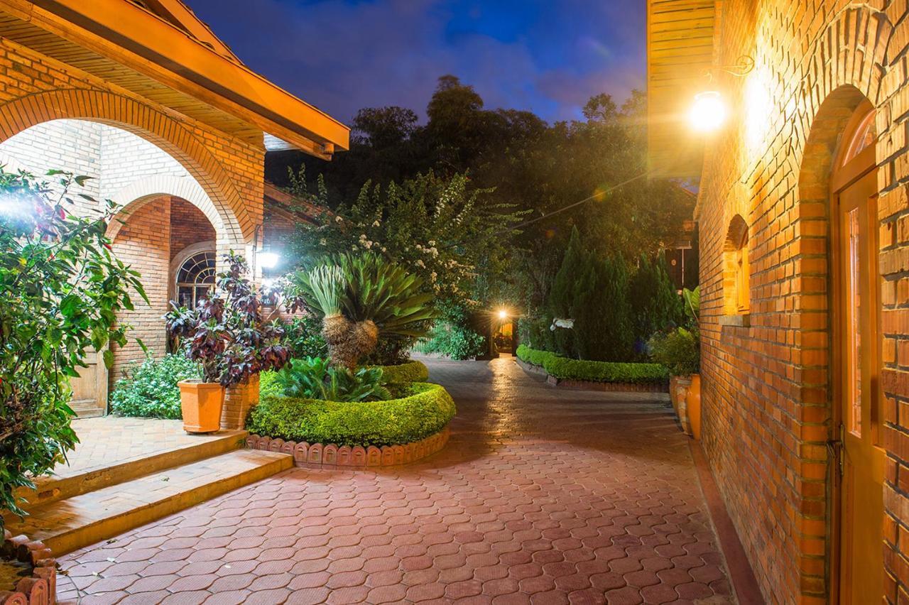 Hotel Chez Lando Kigali Esterno foto